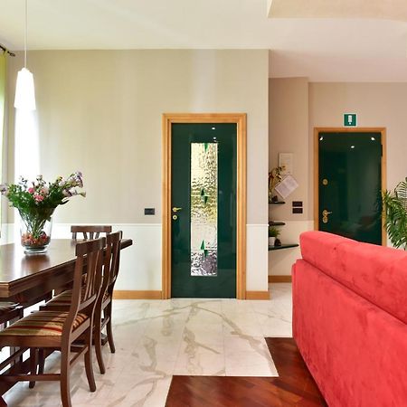 Elegant & Cozy Apartment In The Heart Of Рим Екстериор снимка