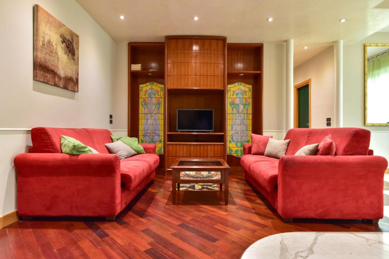 Elegant & Cozy Apartment In The Heart Of Рим Екстериор снимка