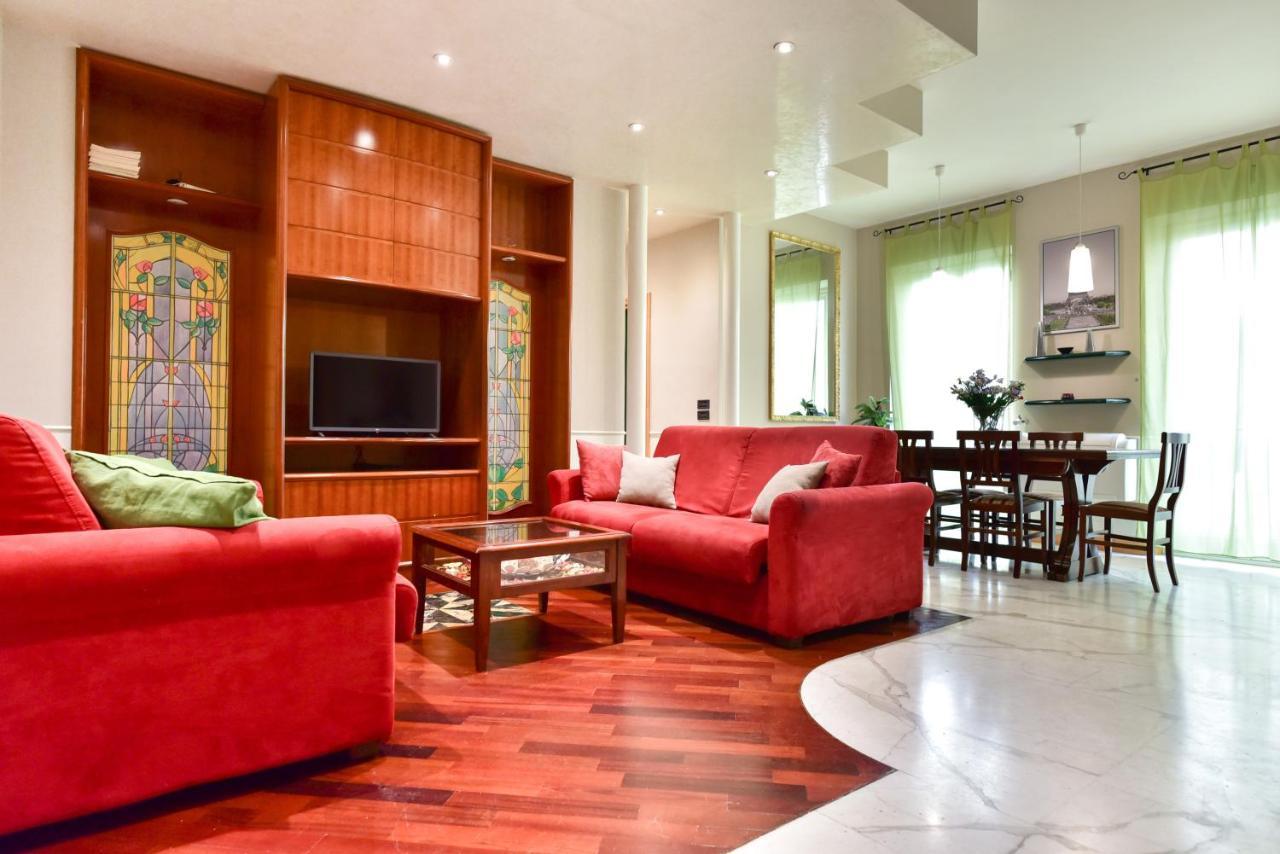 Elegant & Cozy Apartment In The Heart Of Рим Екстериор снимка